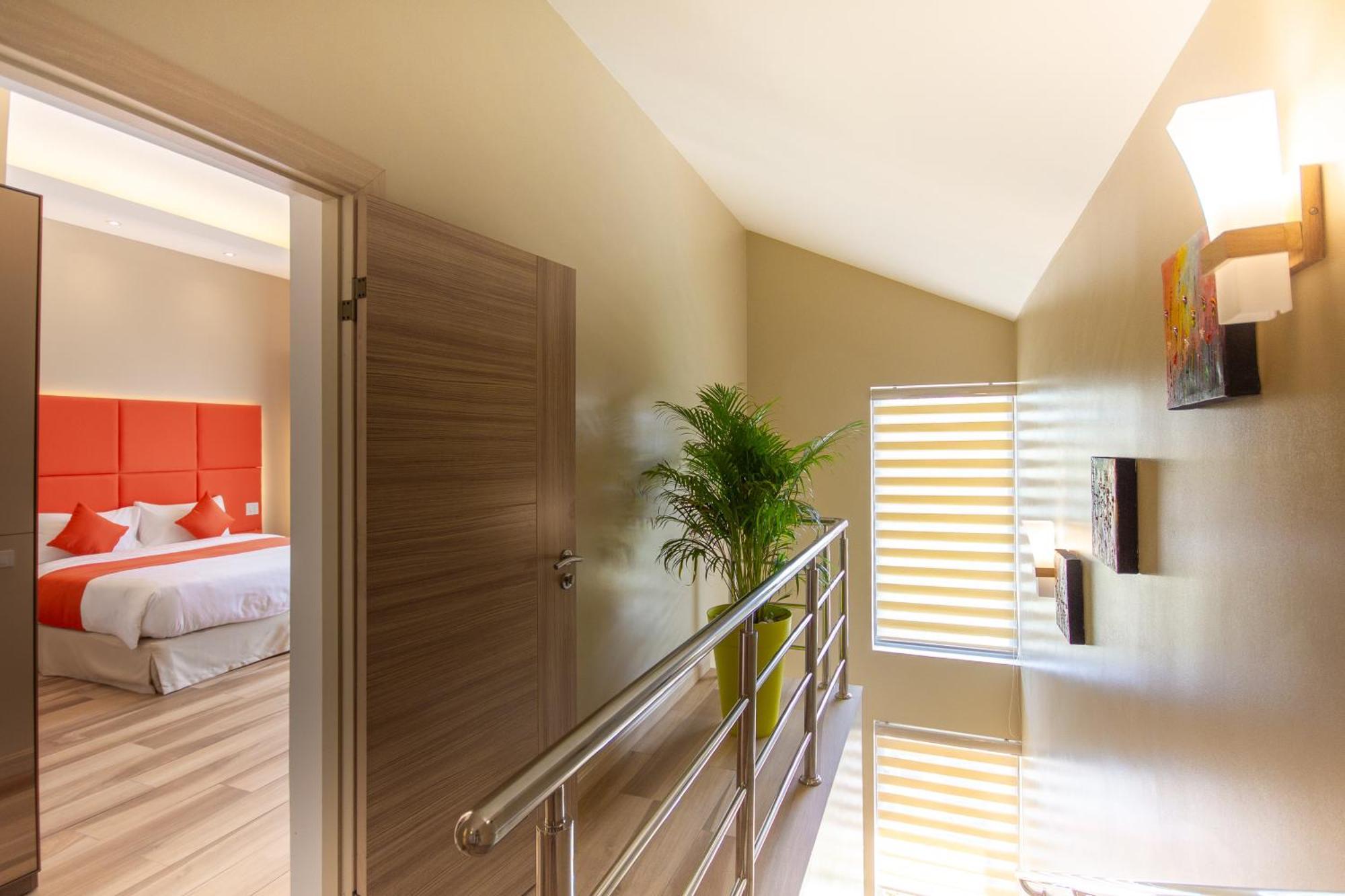 3-bdr Luxury At A With Club And Concierge Service Villa *